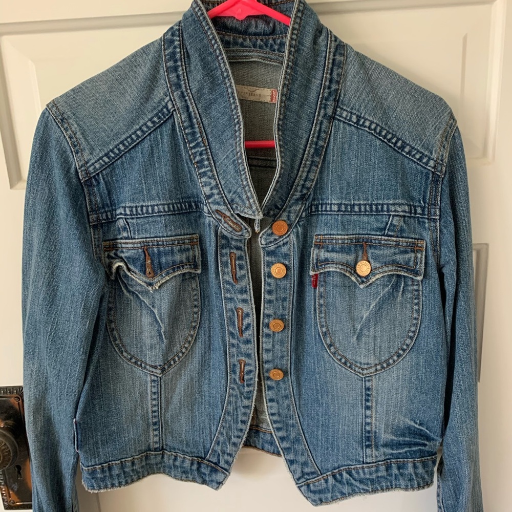 cropped levi’s denim jacket